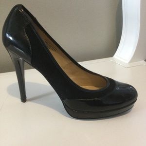 Colin Stuart patent black leather and suede pump